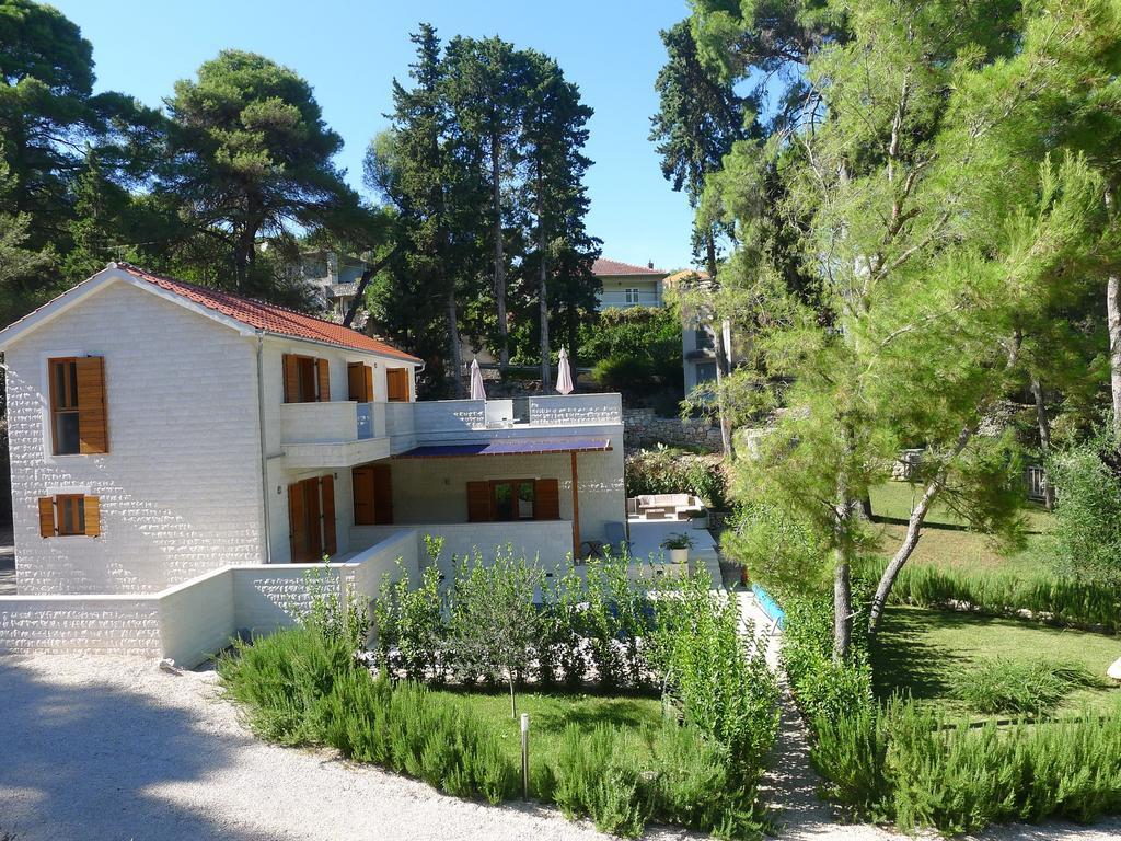 Private Luxury Villa Bianco On Solta For Up To 10 Persons, Heated Pool, Free Parking, Very Close To The Beach! Free Kajak & Mountainbikes, Great Living Area & Privacy! Rogač Exterior foto